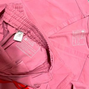 Mauve/pink set of figs top is medium bottom is small petite like new